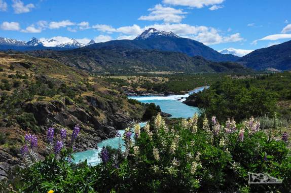 Mais um cartão postal do rio Baker, região de Cochrane, na Carretera Austral, no sul do Chile